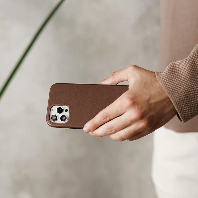 Étui en cuir végétalien pour iPhone 12 / 12 Pro Marron