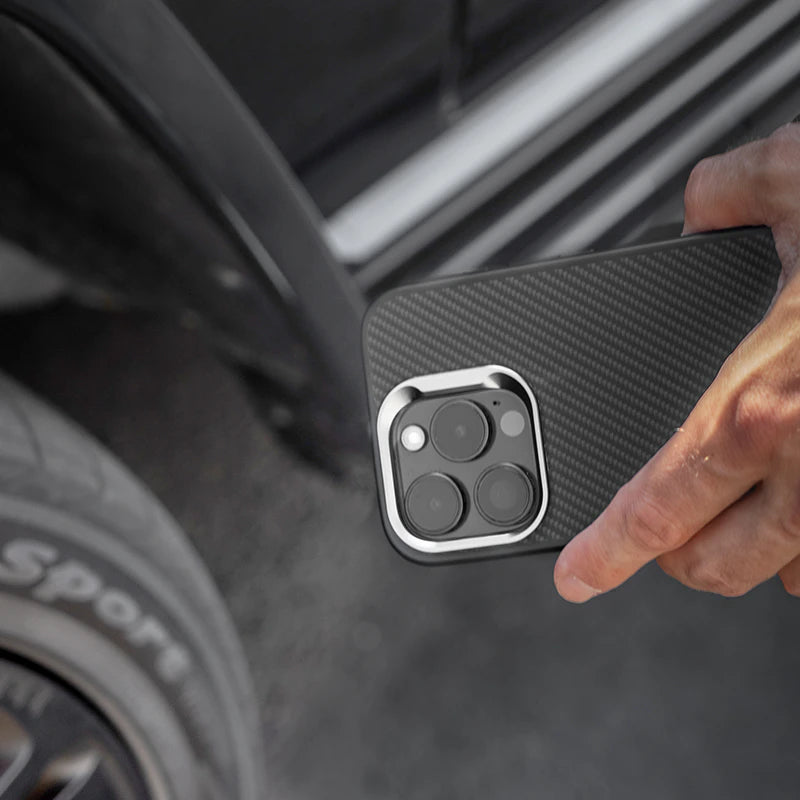 Étui pour iPhone 17 en carbone