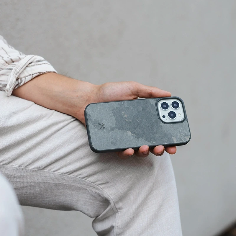 Iphone 15 Pro parre chocs coque MagSafe