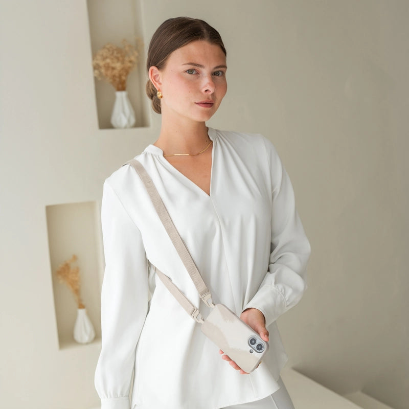 Chaîne pour iPhone 16 Pro avec sangle blanche