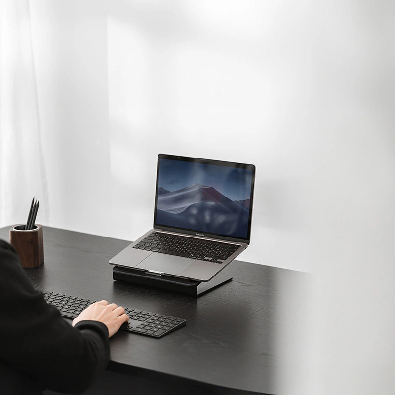 Support pour ordinateur portable en contreplaqué de bouleau ElevatePro, un  moyen d'améliorer le confort et la productivité, Fabricant de meubles de  bureau modernes et durables pour la maison