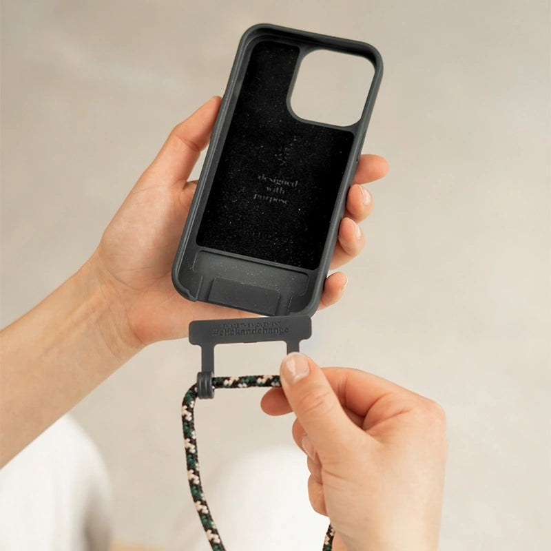 WOODCESSORIES Coque avec cordon iPhone 14 Pro Max Tour de cou noir pas cher  